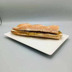 Bocadillo de pechuga de pollo, pimiento verde