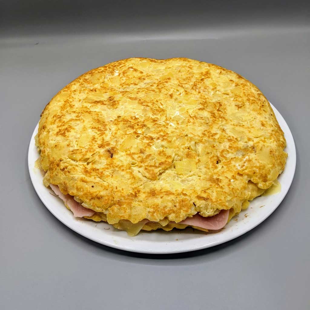 Tortilla de patatas rellena de jamón York y queso - Kaioba Tortillas