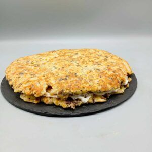Tortilla de patata morcilla salsa de trufa
