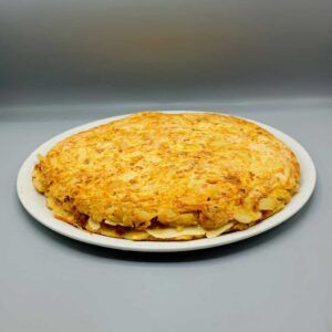 Tortilla de patatas con chistorra y queso