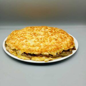 Tortilla de patatas con pimientos verdes